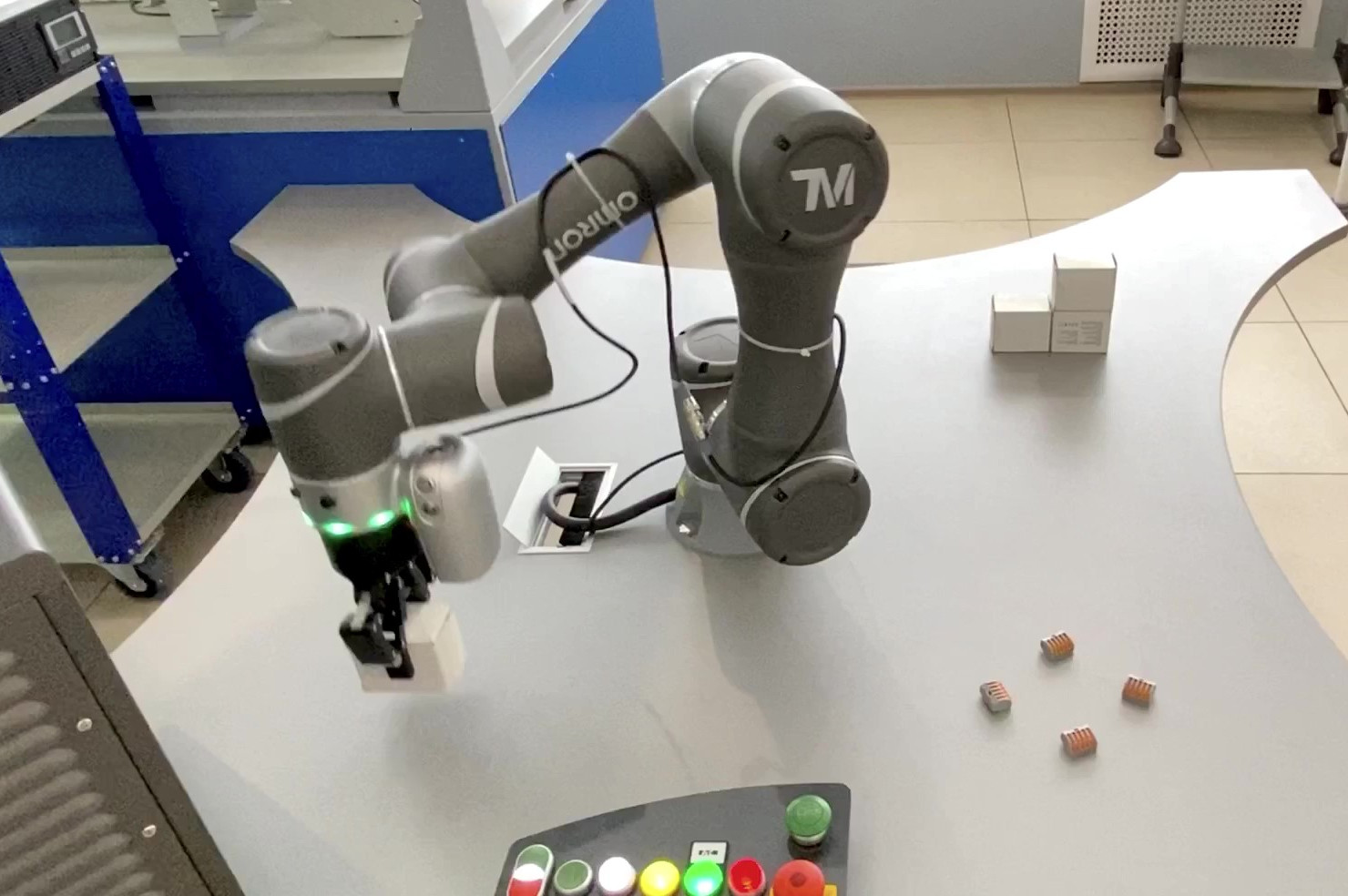 Коллаборативные роботы для обучающего класса